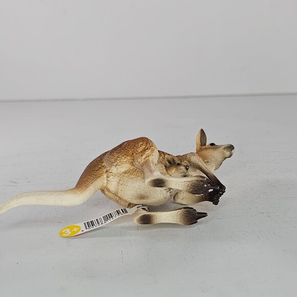 Schleich Kangaroo Mom With Joey Figurine #14756 - Picture 6 of 10